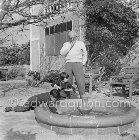 Pablo Picasso, Claude Picasso and Paloma Picasso in the garden of La Galloise. Vallauris 1953. - Photo by Edward Quinn