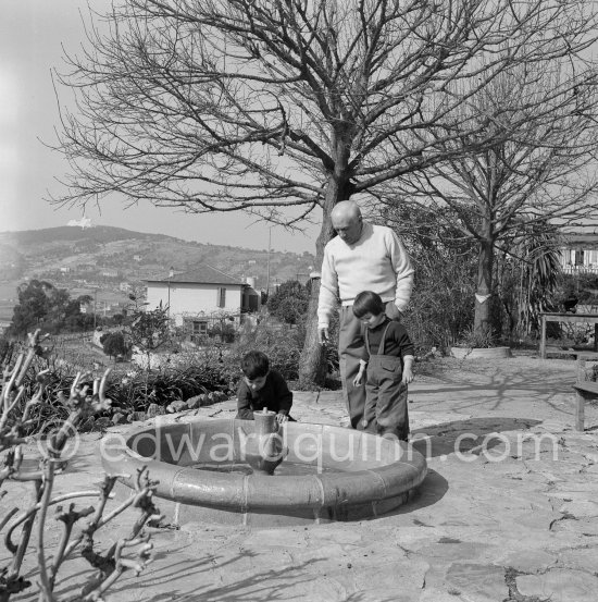 Pablo Picasso, Claude Picasso and Paloma Picasso in the garden of La Galloise. Vallauris 1953. - Photo by Edward Quinn
