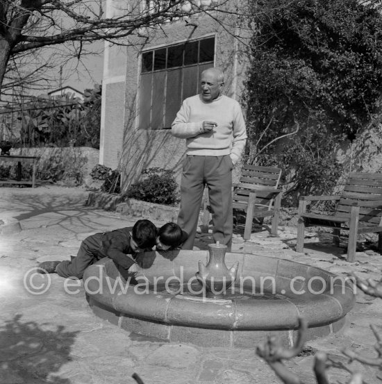 Pablo Picasso, Claude Picasso and Paloma Picasso in the garden of La Galloise. Vallauris 1953. - Photo by Edward Quinn