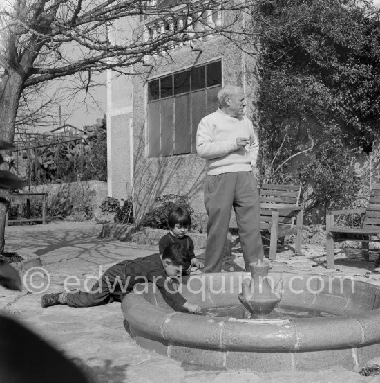 Pablo Picasso, Claude Picasso and Paloma Picasso in the garden of La Galloise. Vallauris 1953. - Photo by Edward Quinn