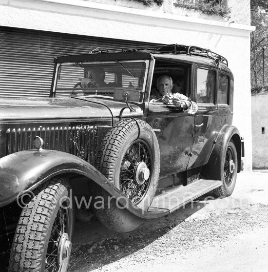 Pablo Picasso with his son Paulo Picasso who usually drove his Hispano Suiza car. Vallauris 1953. Hispano-Suiza type H6B (6.6 litre engine). This particular chassis (number 12293) left the factory at Bois-Colombes in 1930. Vallauris 1953. - Photo by Edward Quinn