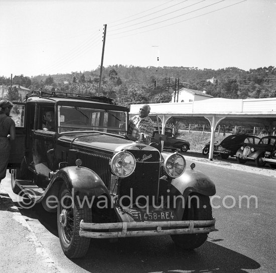 Pablo Picasso with his son Paulo Picasso who usually drove his Hispano Suiza car. Vallauris 1953. Hispano-Suiza type H6B (6.6 litre engine). This particular chassis (number 12293) left the factory at Bois-Colombes in 1930. Vallauris 1953. - Photo by Edward Quinn