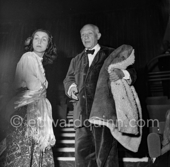 Pablo Picasso and Françoise Gilot. Cannes Film Festival for presentation of "Le salaire de la peur", general view inside Palais du Festival, jury du festival. Cannes, 16 April 1953. - Photo by Edward Quinn