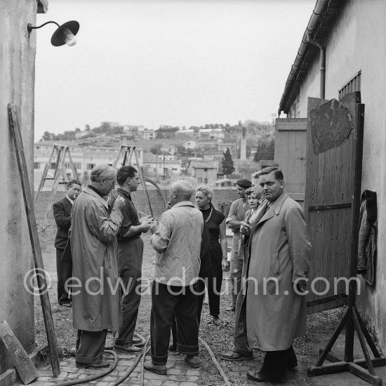 Pablo Picasso and Paulo Picasso, Hélène Parmelin (right), and not yet identified people. Vallauris 1953. - Photo by Edward Quinn