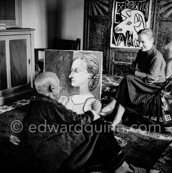 Pablo Picasso with Irène Rignault (Madame X) and the portrait of her in October 1953. This painting valued at that time at 500\'000 FF was later stolen from the property of Mme Madeleine Roger, mother of Mme Rignault at Bellerive-sur-Allier or sold by her. In the background an automatic piano which Picasso bought 1950 in a bistro in Vallauris. La Galloise, Vallauris 17.10.1953. - Photo by Edward Quinn