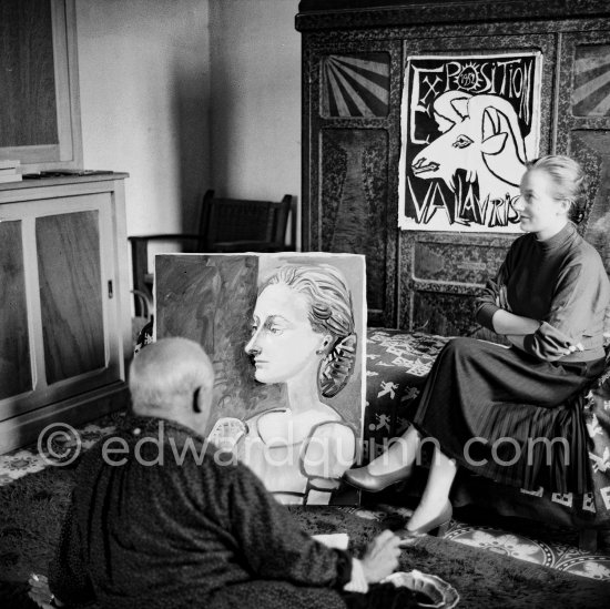 Pablo Picasso with Irène Rignault (Madame X) and the portrait of her in October 1953. This painting valued at that time at 500\'000 FF was later stolen from the property of Mme Madeleine Roger, mother of Mme Rignault at Bellerive-sur-Allier or sold by her. In the background an automatic piano which Picasso bought 1950 in a bistro in Vallauris. La Galloise, Vallauris 17.10.1953. - Photo by Edward Quinn