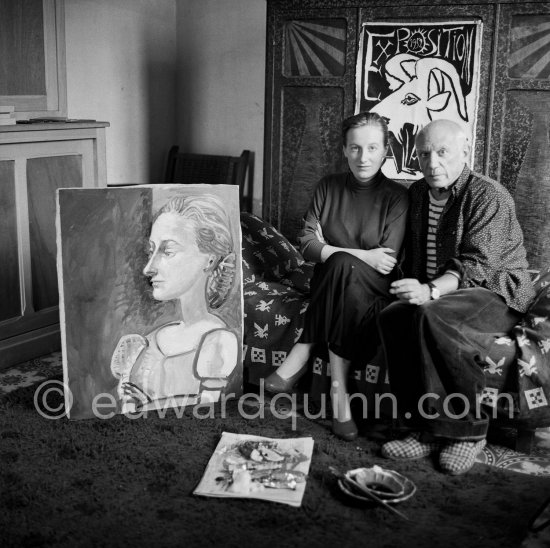 Pablo Picasso with Irène Rignault (Madame X) and the portrait of her in October 1953. This painting valued at that time at 500\'000 FF was later stolen from the property of Mme Madeleine Roger, mother of Mme Rignault at Bellerive-sur-Allier or sold by her. In the background an automatic piano which Pablo Picasso bought 1950 in a bistro in Vallauris. La Galloise, Vallauris 17.10.1953. - Photo by Edward Quinn