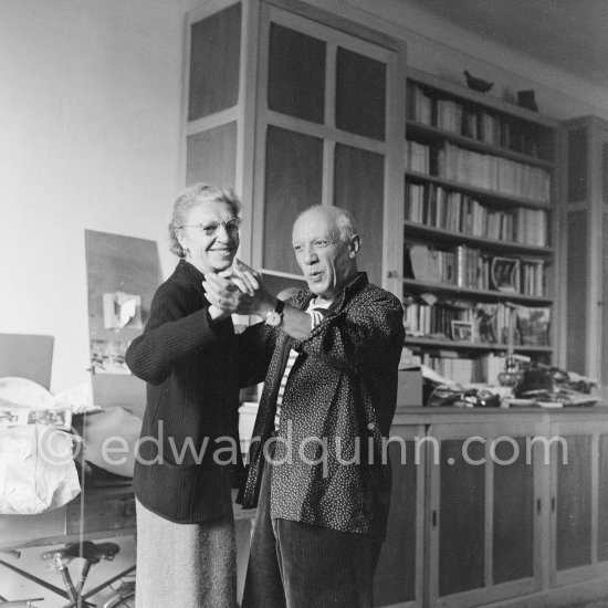 To the sound of his electrical piano, which he bought 1950 in a bistro in Vallauris, Pablo Picasso dances with Jeanne Huguet ("Totote", widow of the catalan sculptor Manolo Huguet). He says: "Je n'avais plus dansé depuis 35 ans!" ("I didn't dance for 35 years!"). La Galloise, Vallauris 1953. - Photo by Edward Quinn