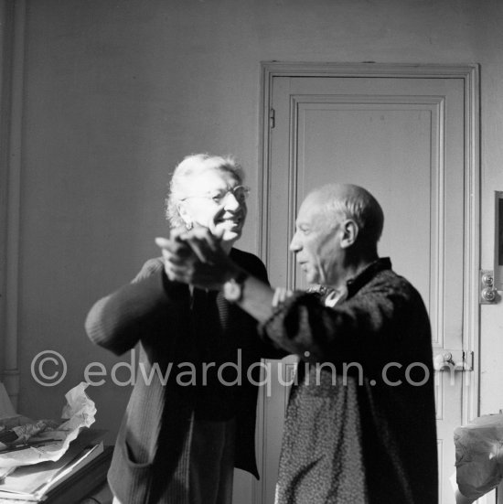 To the sound of his electrical piano, which he bought 1950 in a bistro in Vallauris, Picasso dances with Jeanne Hugué ("Totote", widow of the catalan sculptor Manolo). He says: "Je n'avais plus dansé depuis 35 ans!" ("I didn't dance for 35 years!"). La Galloise, Vallauris 1953. - Photo by Edward Quinn