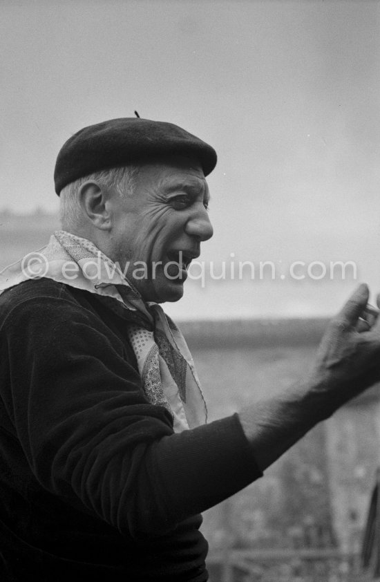 Pablo Picasso outside the Madoura pottery. Vallauris 1953. - Photo by Edward Quinn