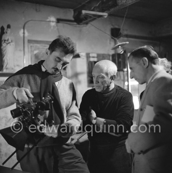 Luciano Emmer explaining Pablo Picasso his camera. During filming of "Pablo Picasso", directed by Luciano Emmer. Madoura pottery, Vallauris 14.10.1953. - Photo by Edward Quinn