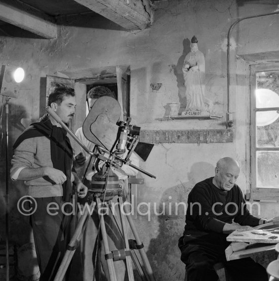Pablo Picasso and Luciano Emmer during filming of "Pablo Picasso", directed by Luciano Emmer. Madoura pottery, Vallauris 14.10.1953. - Photo by Edward Quinn