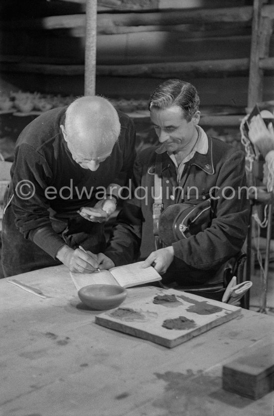 Pablo Picasso with the postman. Luciano Emmer film. Vallauris 14./15.10.1953. - Photo by Edward Quinn