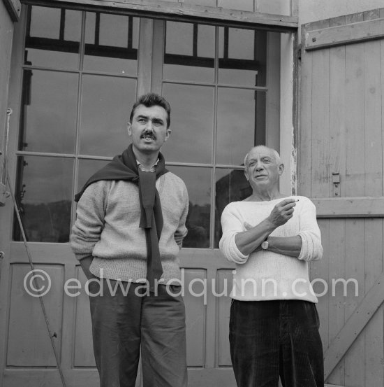 Pablo Picasso and film director Luciano Emmer, Madoura pottery, Vallauris 14./15.10.1953. - Photo by Edward Quinn