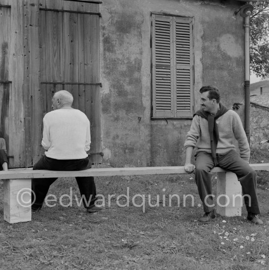 Pablo Picasso and film director Luciano Emmer, Madoura pottery, Vallauris 14./15.10.1953. - Photo by Edward Quinn