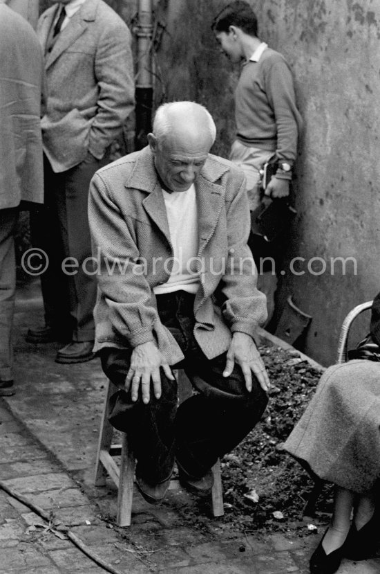 Pablo Picasso at Madoura Pottery, Vallauris 1953. - Photo by Edward Quinn