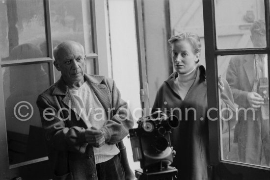 Pablo Picasso and Irène Rignault (Madame X). Madoura pottery, Vallauris, 14./15.10.1953. (see plate Pic530717) - Photo by Edward Quinn
