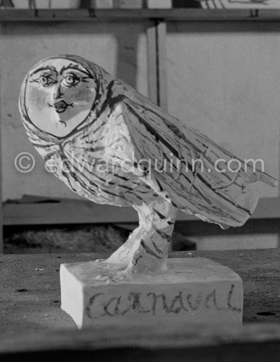 "Chouette à tête de femme" (couple carnaval), alternate "Hibou", 1953. OPP.51:268, MPP:346, WS:403.IIIb - Photo by Edward Quinn