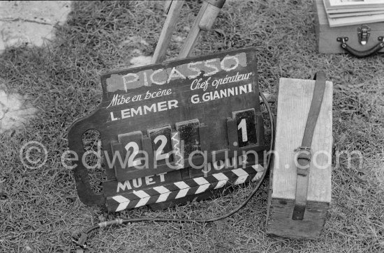 Clapperboard for the documatary "Pablo Picasso" directed by Luciano Emmer. Vallauris 1953. - Photo by Edward Quinn