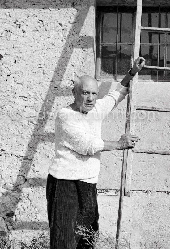 Pablo Picasso with ladder outside his studio Le Fournas, Vallauris 1953. - Photo by Edward Quinn