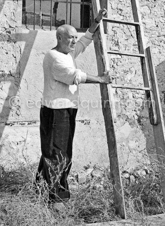 Pablo Picasso with ladder outside studio Le Fournas, Vallauris 1953. - Photo by Edward Quinn