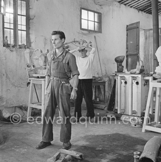 A member of the film team of Luciano Emmer. Pablo Picasso working in his sculpture studio Le Fournas making a sculpture figure with odds and ends from his scrap heap. The finished sculpture got the name "La femme à la clé (La Taulière)" ("Woman with a key"). Le Fournas, Vallauris 1953. - Photo by Edward Quinn