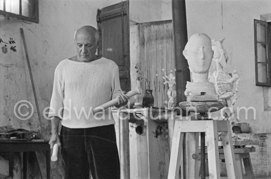 Pablo Picasso working in his sculpture studio Le Fournas making a sculpture figure with odds and ends from his scrap heap. The finished sculpture got the name "La femme à la clé (La Taulière)" ("Woman with a key"). Le Fournas, Vallauris 1953. - Photo by Edward Quinn