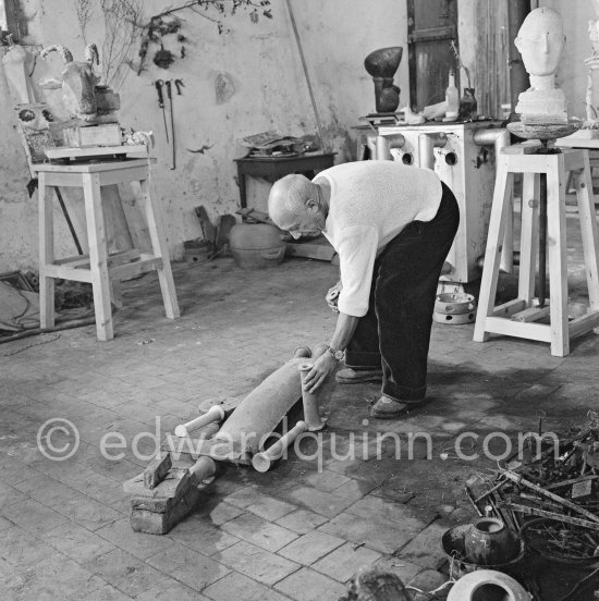 Pablo Picasso working in his sculpture studio Le Fournas making a sculpture figure with odds and ends from his scrap heap. The finished sculpture got the name "La femme à la clé (La Taulière)" ("Woman with a key"). Le Fournas, Vallauris 1953. - Photo by Edward Quinn