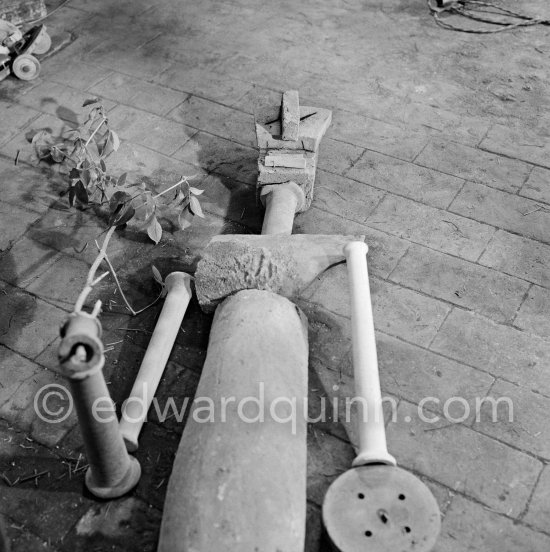 Pablo Picasso working in his sculpture studio Le Fournas making a sculpture figure with odds and ends from his scrap heap. The branch was later replaced by a key. The finished sculpture got the name "La femme à la clé (La Taulière)" ("Woman with a key"). Le Fournas, Vallauris 1953. - Photo by Edward Quinn