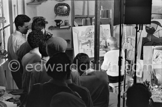 Pablo Picasso doing a charcoal drawing of the view from Le Fournas. Luciano Emmer Film. Vallauris 26.6.1953. - Photo by Edward Quinn