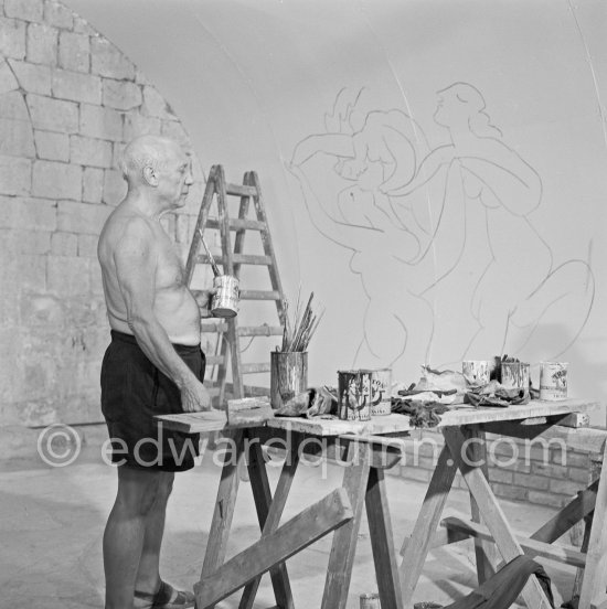 Pablo Picasso working on the "War and Peace study" drawings on the wall of Chapelle de la Paix (or Temple de la Paix) for the documentary film of Luciano Emmer. (The panels of War and Peace of 1952 were away on exhibition). Vallauris 1953. - Photo by Edward Quinn