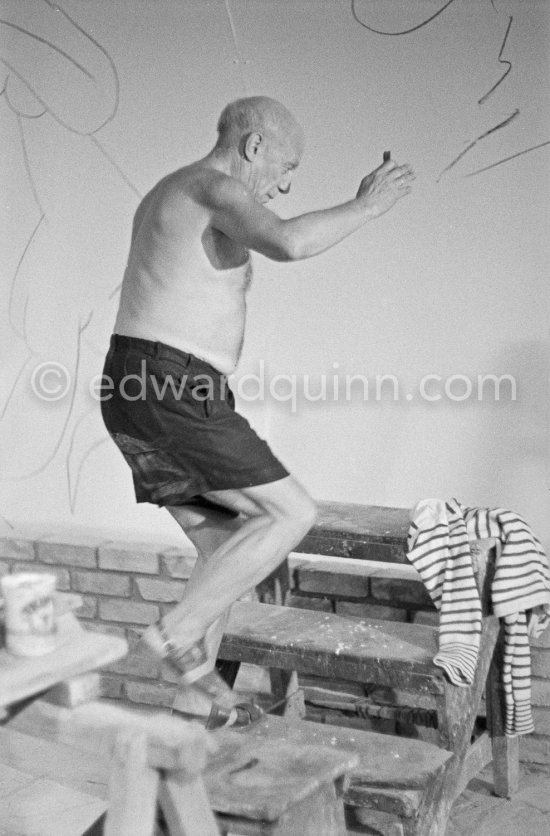 Pablo Picasso working on the "War and Peace study" drawings on the wall of Chapelle de la Paix (or Temple de la Paix) for the documentary film of Luciano Emmer. (The panels of War and Peace of 1952 were away on exhibition). Vallauris 1953. - Photo by Edward Quinn