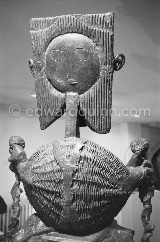 "Petite fille sautant à la corde". Galerie Madoura Vallauris 1953. - Photo by Edward Quinn