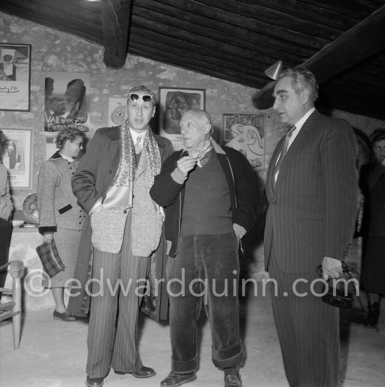 Pablo Picasso with a Sovjet Film delegation. On the left Serge Youtkevitch (director), right Grigori Alexandrov (director). Galerie Madoura, Vallauris 1954. - Photo by Edward Quinn