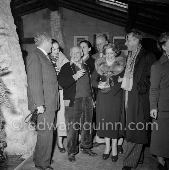 Picasso with Sovjet Film delegation (Serge Youtkevitch, Gregori Alexandrov, Clara Lutchko, Ljubov Orlova (with fur collar), Catherine Litvinienkov, Akaky Khorava). Galerie Madoura, Vallauris 1954. - Photo by Edward Quinn