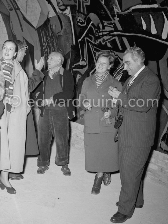 Picasso with a Sovjet Film delegation. From left Klara Luchko, Serge Youtkevitch, Picasso, Hélène Parmelin, Grigori Alexandrov. Galerie Madoura, Vallauris 1954. - Photo by Edward Quinn