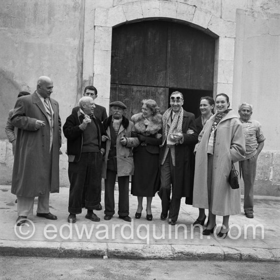 Picasso and Paulo, a citizen of Vallauris and a Sovjet Film delegation (Serge Youtkevitch, Gregori Alexandrov, Clara Lutchko, Ljubov Orlova (with fur collar), Catherine Litvinienkov, Akaky Khorava). In front of Temple de la Paix, (alternate Chapelle de la Paix), today Musée national Picasso, La Guerre et La Paix, Vallauris 1954. - Photo by Edward Quinn