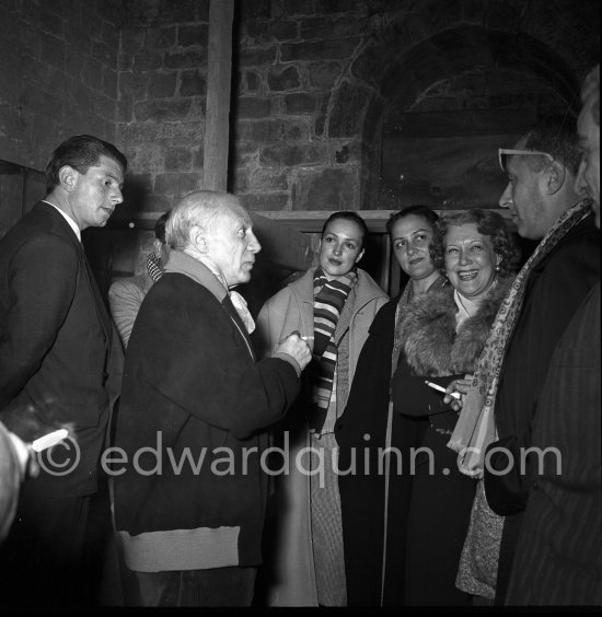 Pablo Picasso with a Sovjet Film delegation. From left Paulo Picasso, Pablo Picasso, Klara Luchko, Catherine Litvinenko, Ljubov Orlova, Serge Youtkevitch (director). Galerie Madoura, Vallauris 1954. - Photo by Edward Quinn