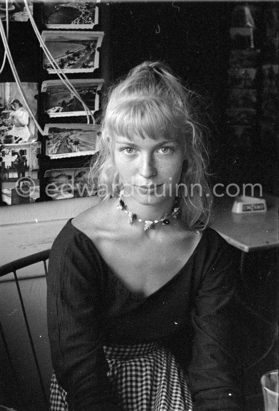 A young art student, Sylvette David, was chosen by Pablo Picasso as model in 1954. for a series of paintings and drawings. Vallauris 1954. - Photo by Edward Quinn