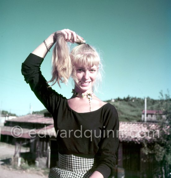 A young art student, Sylvette David, was chosen by Pablo Picasso as model in 1954 for a series of paintings and drawings. Vallauris 1954. - Photo by Edward Quinn