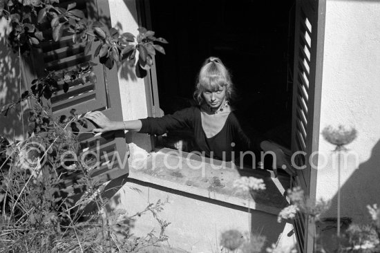 A young art student, Sylvette David, was chosen by Pablo Picasso as model in 1954. for a series of paintings and drawings. Vallauris 1954. - Photo by Edward Quinn