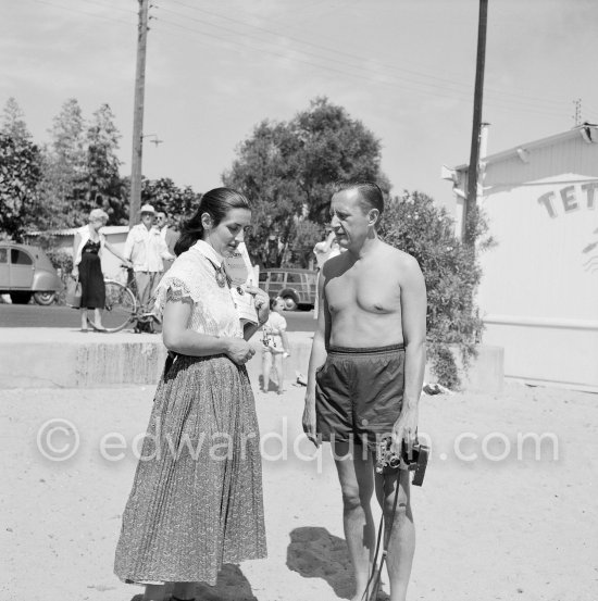 Françoise Gilot with a not yet identified person. Restaurant Chez Tetou. Golfe-Juan 1954. - Photo by Edward Quinn