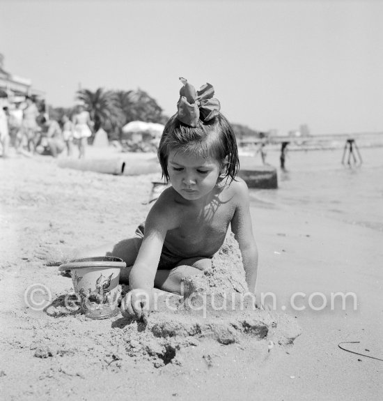 Paloma Picasso at the beach. Golfe-Juan 1954. - Photo by Edward Quinn