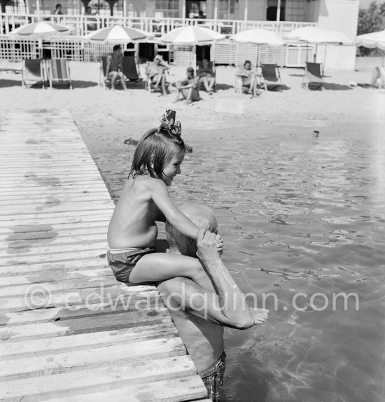 Pablo Picasso with his daughter Paloma Picasso at the beach of Golfe-Juan 1954. - Photo by Edward Quinn