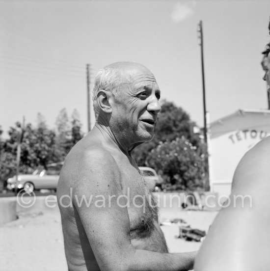Pablo Picasso in front of retaurant Chez Tetou. Golfe-Juan 1954. - Photo by Edward Quinn