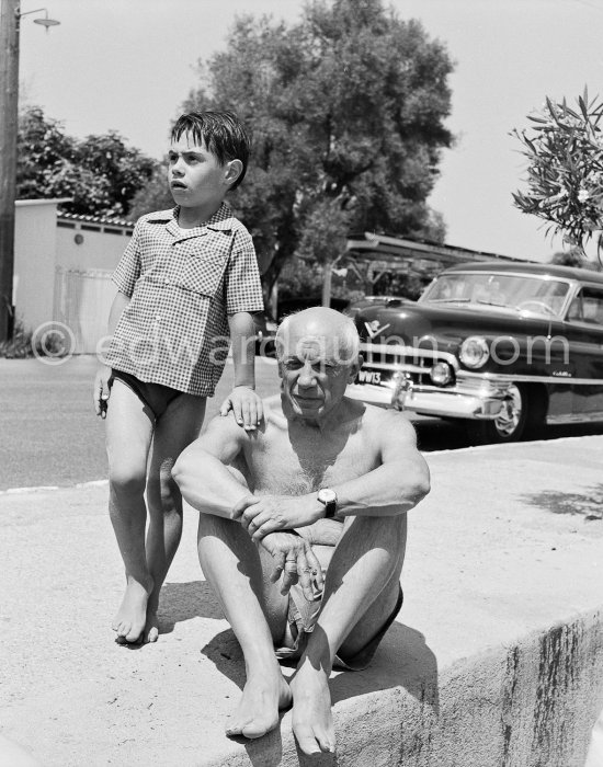 Pablo Picasso with Claude Picasso. Golfe-Juan 1954. Car: Cadillac Fleetwood 1952 - Photo by Edward Quinn