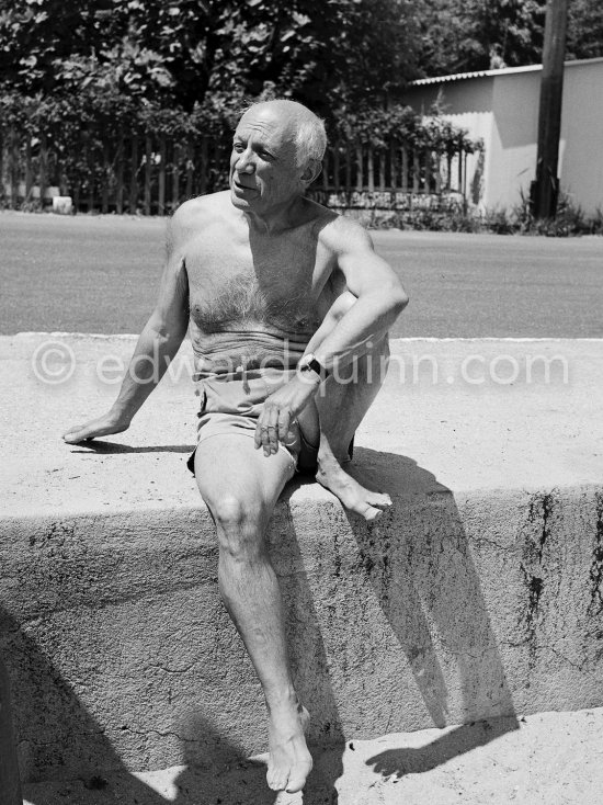 Pablo Picasso at the beach. Golfe-Juan 1954. - Photo by Edward Quinn