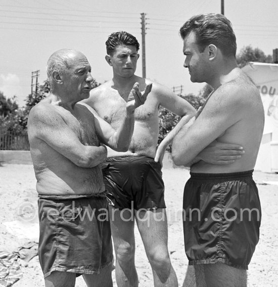 Pablo Picasso, Paulo Picasso and Georges Ulmer (singer). Restaurant Tetou. Golfe-Juan 1954. - Photo by Edward Quinn