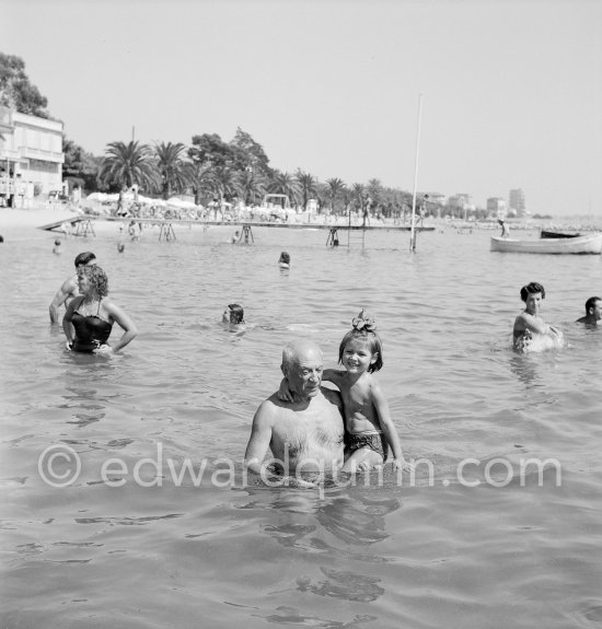 Pablo Picasso with his daughter Paloma Picasso at the beach. Golfe-Juan 1954. - Photo by Edward Quinn