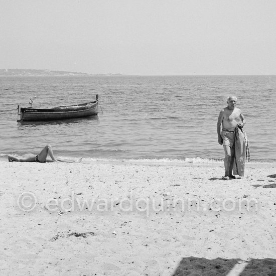 Pablo Picasso at the beach. of Golfe-Juan 1954. - Photo by Edward Quinn